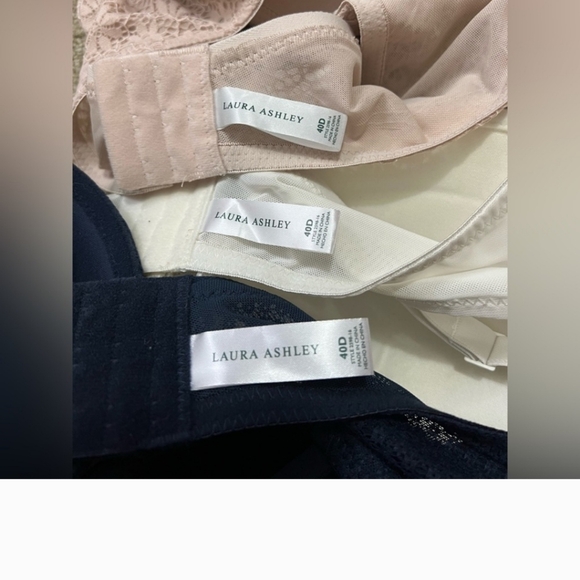 LAURA ASHLEY Lot of 3 Molded Multicolor Tshirt Lace Bra Size 40D - Picture 5 of 5